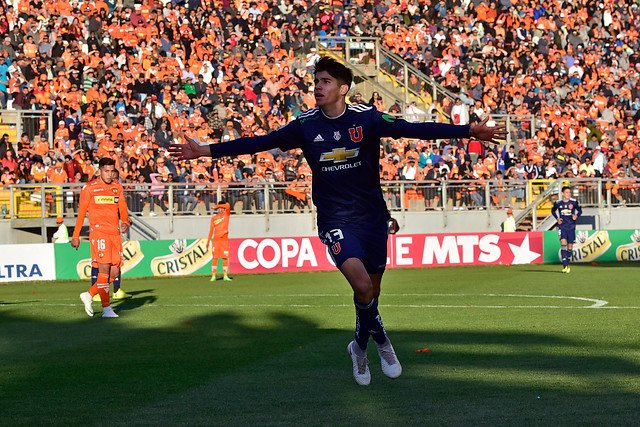 Angelo Araos y Azul Azul no llegaron a acuerdo e irán a juicio