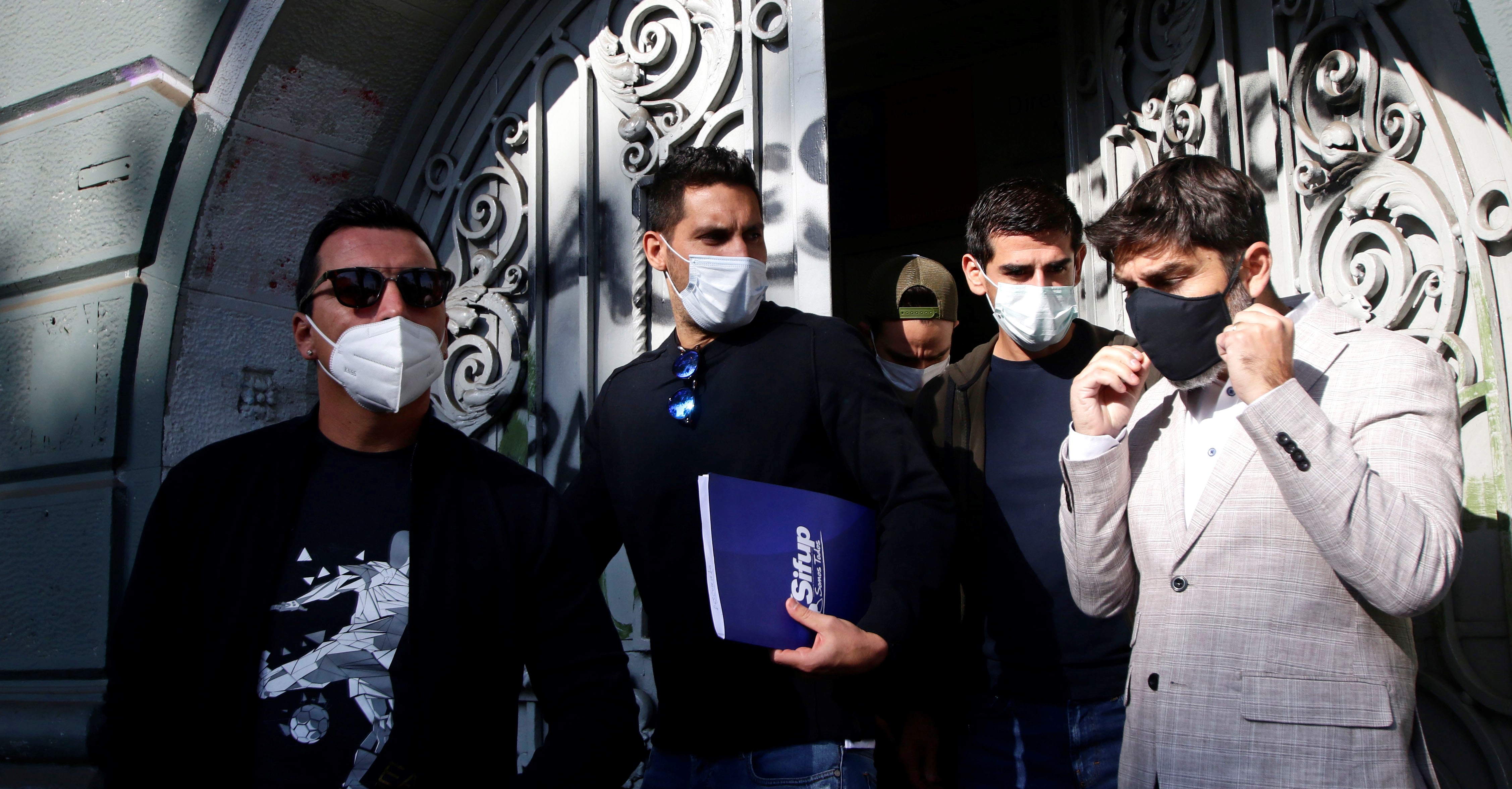 Jugadores de Colo Colo definieron no transar su postura ante Blanco y Negro