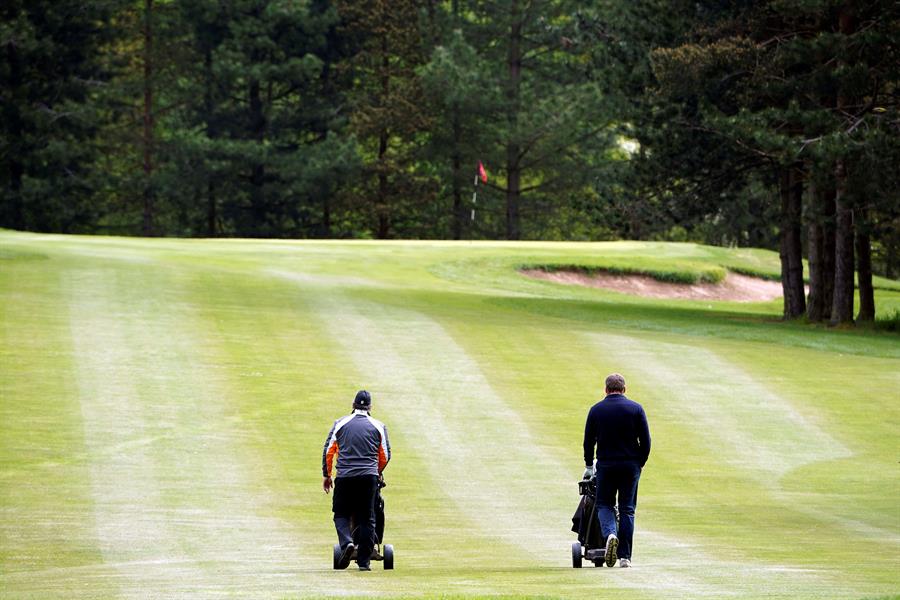 Los clubes de golf de Gran Bretaña abrieron sus puertas