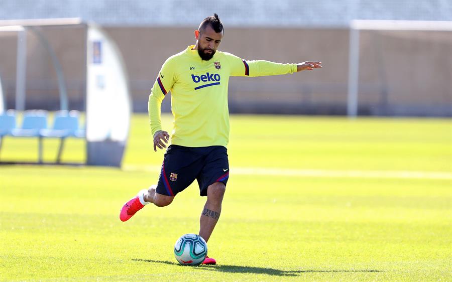 Vidal y Messi comandaron las prácticas en FC Barcelona