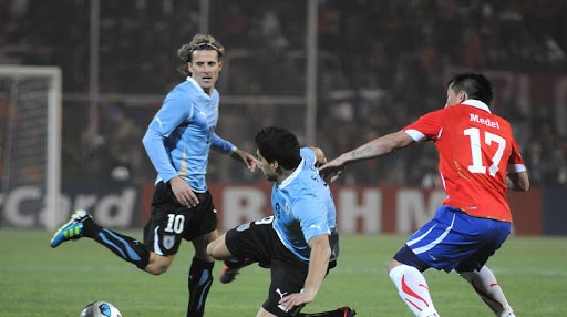 Diego Forlán y la rivalidad entre Chile y Uruguay: “Hay una pica competitiva donde quieres ganar sí o sí”