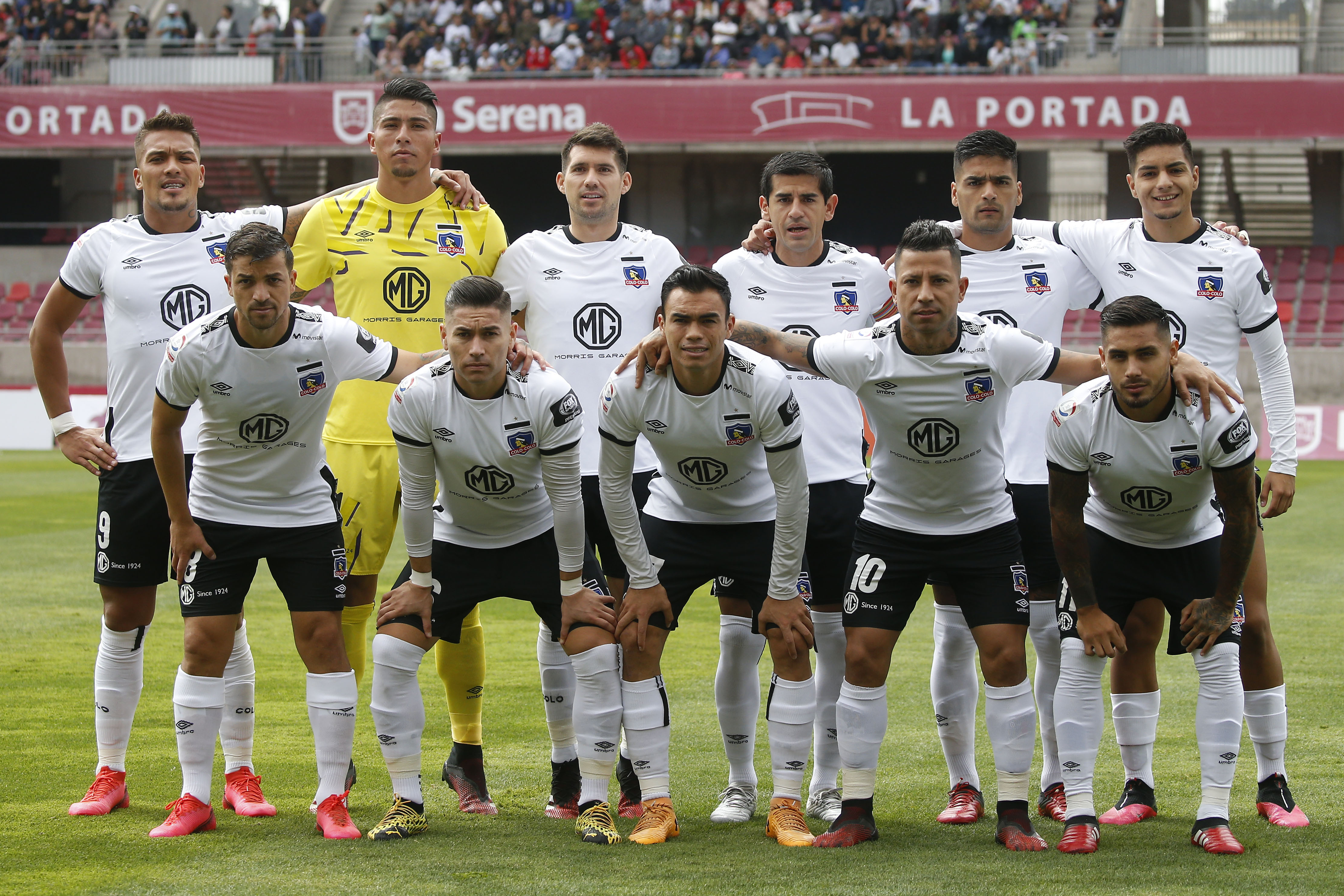 Plantel de Colo Colo desmintió división y ratificó “apoyo incondicional” a representantes en la mediación