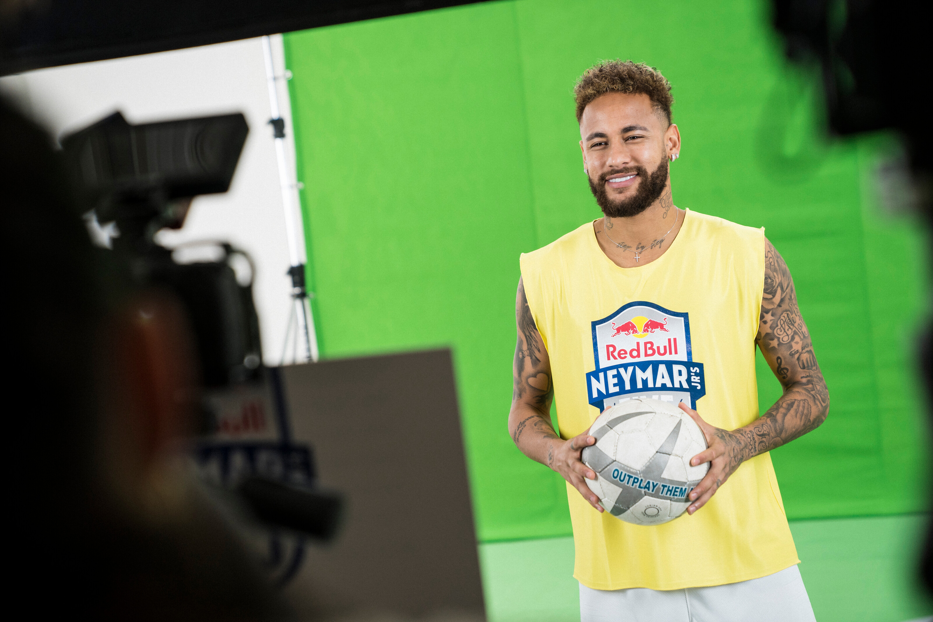 Neymar enseñó sencillos ejercicios para mantenerse en forma en cuarentena