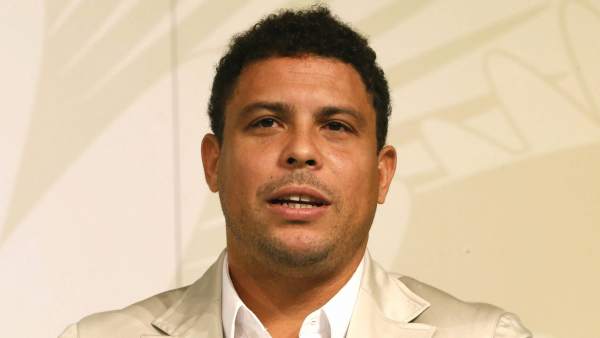 Ronaldo comparó a su hija con la estatua que le dedicó una conocida marca deportiva