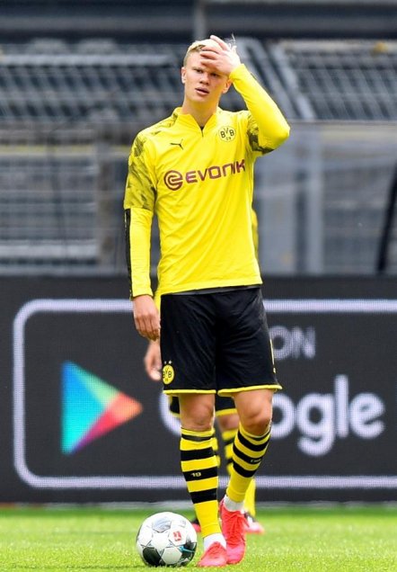 ¡Festejaron a distancia! Dortmund goleó a Schalke sin público y con estrictas medidas sanitarias