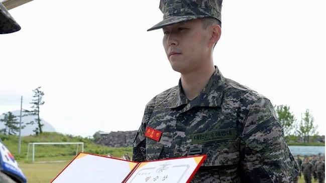 Son Heung-min regresó a Londres tras cumplir el servicio militar en Corea del Sur