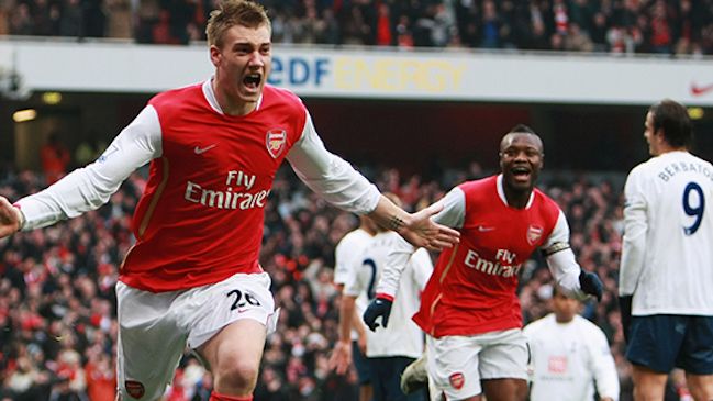 Ex delantero de Arsenal perdió seis millones de euros jugando al póker