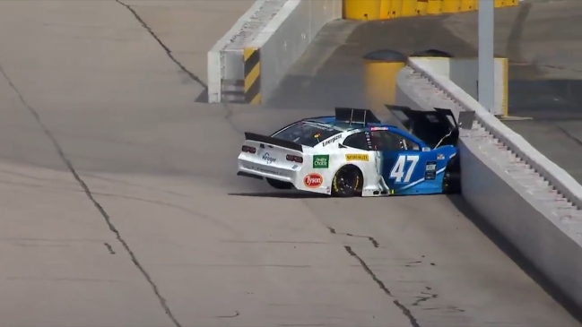 El peor regreso: Piloto de Nascar chocó en la primera vuelta y quedó eliminado