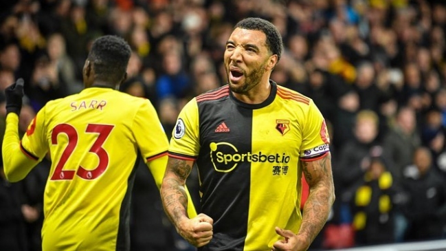 Delantero de Watford se negó a entrenar para evitar riesgos a su hijo de cinco meses