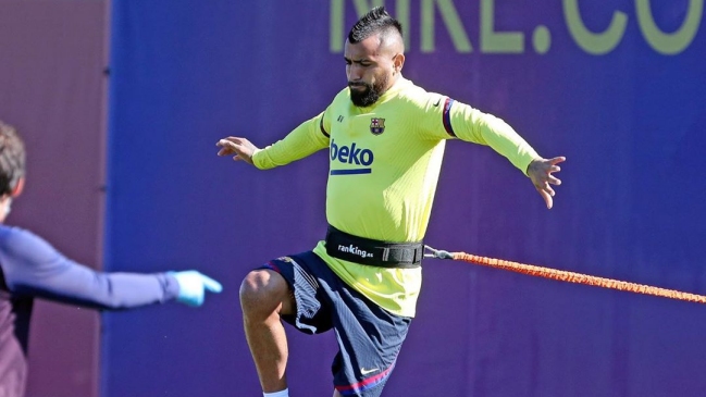 Arturo Vidal pidió apoyo para el joven piloto chileno Nicolás Pino