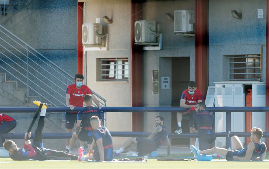 Levante también trabaja a la espera del reinicio de la Liga de España