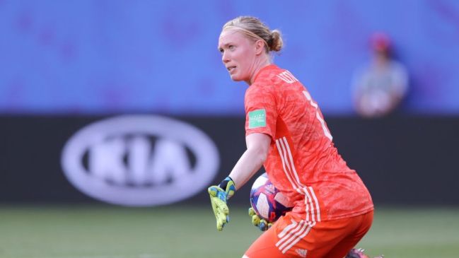 “Te voy a violar y descuartizar”: Las fuertes amenazas que recibió la portera de Suecia