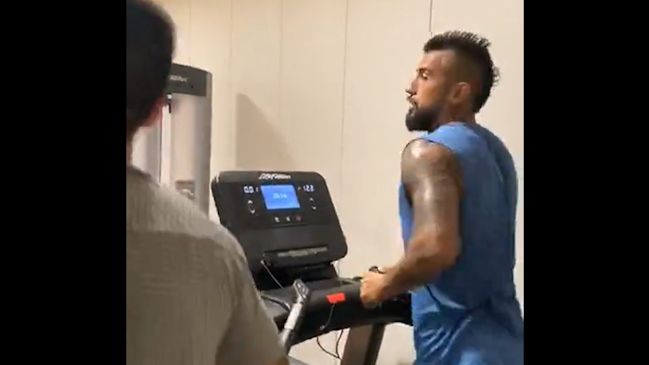 ¡Otra muestra de fortaleza física!: Arturo Vidal corrió 3 mil metros en menos de 10 minutos