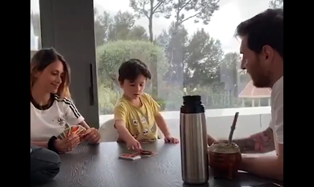 El divertido registro de Messi enseñándole a Mateo a jugar UNO