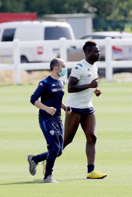 Mario Balotelli comandó los entrenamientos de Brescia