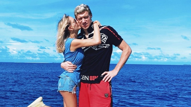 Esposa de futbolista ruso que tiene coronavirus reveló temores por posible contagio de sus hijos