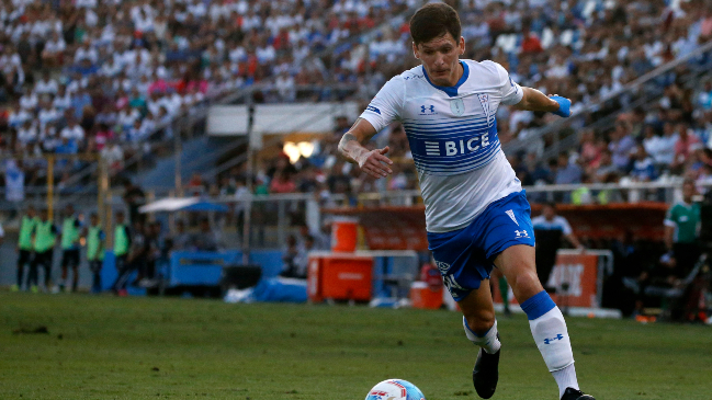 Alfonso Parot lideró subasta de camisetas de la UC en ayuda de personas necesitadas