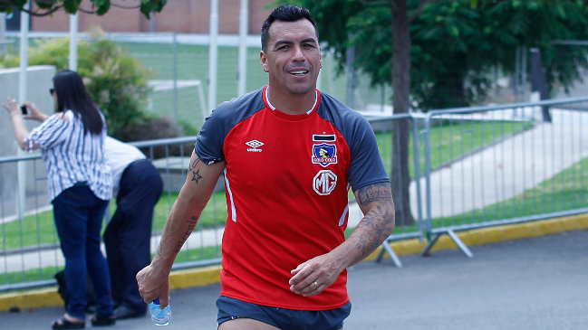 Esteban Paredes entregó cajas mercadería a familias necesitadas en Cerro Navia