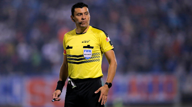 Roberto Tobar: El Tobar árbitro de hoy hubiera echado con roja directa al Tobar jugador