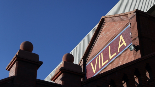 Padre del entrenador de Aston Villa murió por coronavirus a los 79 años