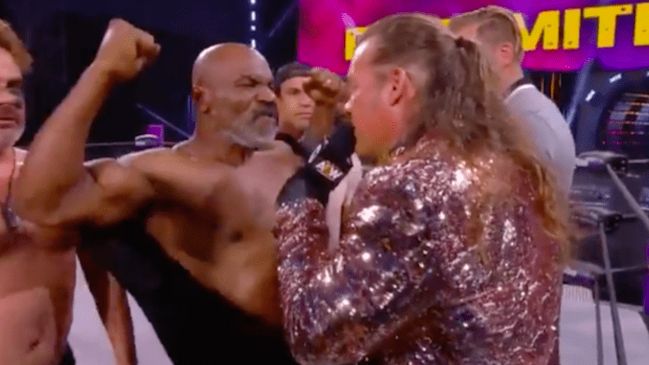 Mike Tyson tuvo escandalosa pelea con Chris Jericho en AEW Dynamite