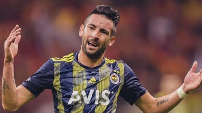 Fenerbahce apartó del plantel a Mauricio Isla por decisión dirigencial