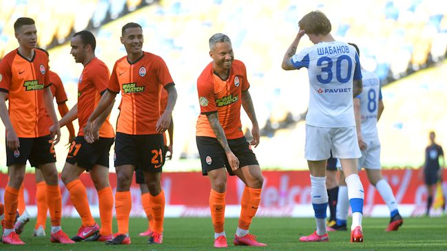 Shaktar Donetsk remontó el clásico ante Dinamo de Kiev y se encaminó al título de la liga ucraniana