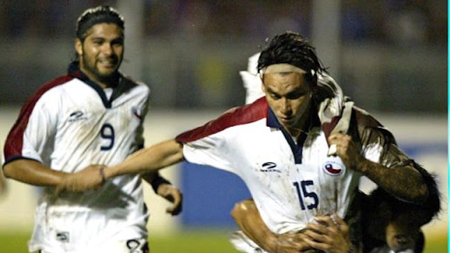 Se cumplen 16 años del recordado gol y festejo de Pinilla en triunfo de Chile sobre Venezuela