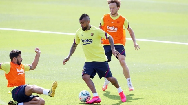 Arturo Vidal se burló de Luis Suárez mientras Rakitic “solo miraba”