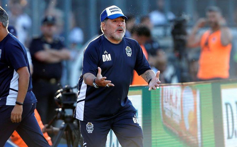 Maradona definió su futuro y seguirá al mando de Gimnasia