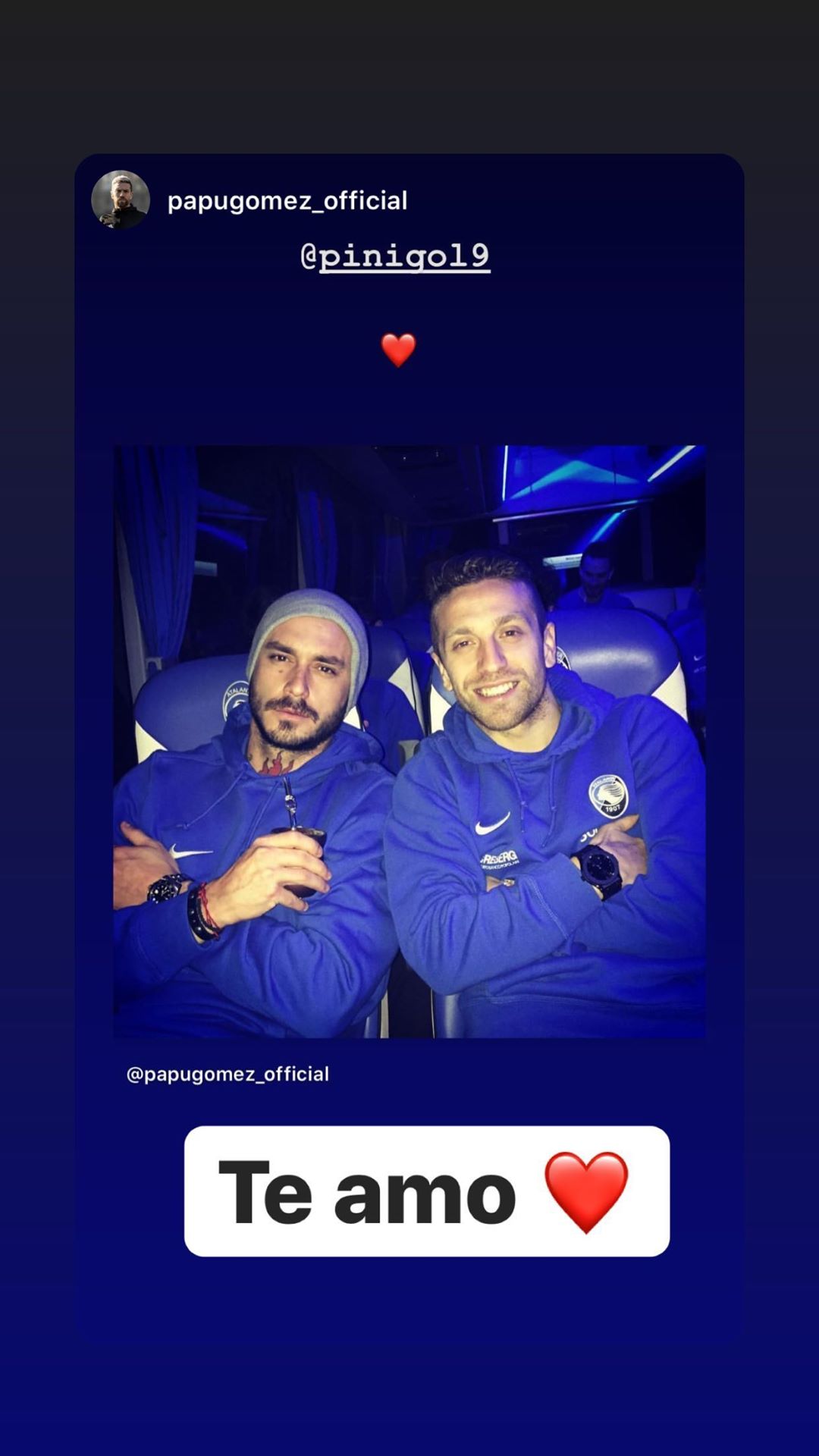 El cariñoso saludo de figura de Atalanta a Mauricio Pinilla