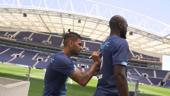 FC Porto jugará ante Famalicao con los nombres de sus jugadores escritos a mano