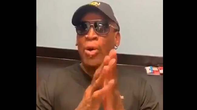 Futbolista italiano pagó por polémico saludo de Dennis Rodman