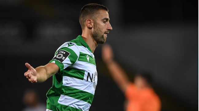 Andraz Sporar se lució con un doblete en igualdad de Sporting ante Guimaraes