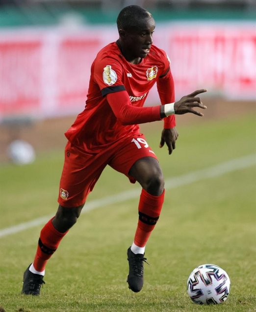 Charles Aránguiz fue clave en paso de Bayer Leverkusen a la final de la Copa Alemania