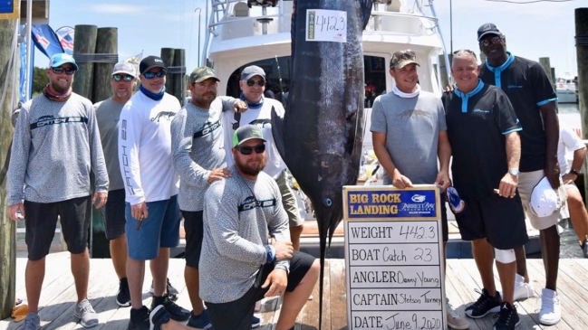 Michael Jordan participó de un torneo de pesca y ayudó a capturar a uno de los peces más grandes del mundo