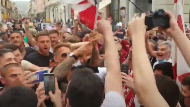 Hinchas de Reggina violaron reglas de distanciamiento y festejaron ascenso en las calles