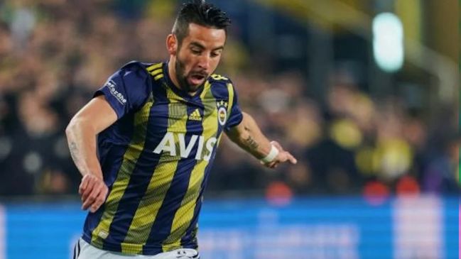 Medio argentino: Mauricio Isla es una debilidad para Román Riquelme