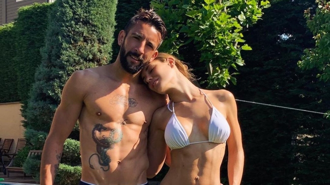 En Argentina dicen que Mauricio Isla está más cerca de Boca gracias a Gala