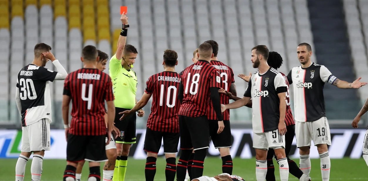 La criminal patada de Ante Rebic a Leonardo Bonucci en la Copa Italia