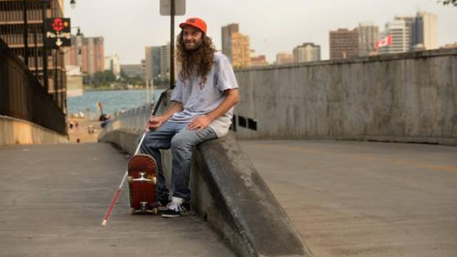 El skater no vidente Dan Mancina protagoniza el tercer capítulo de “Skate Tales”