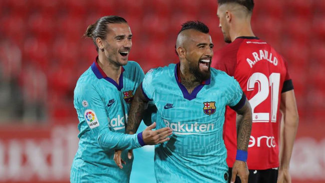 Arturo Vidal irrumpió con un certero cabezazo y abrió el marcador para Barcelona sobre Mallorca