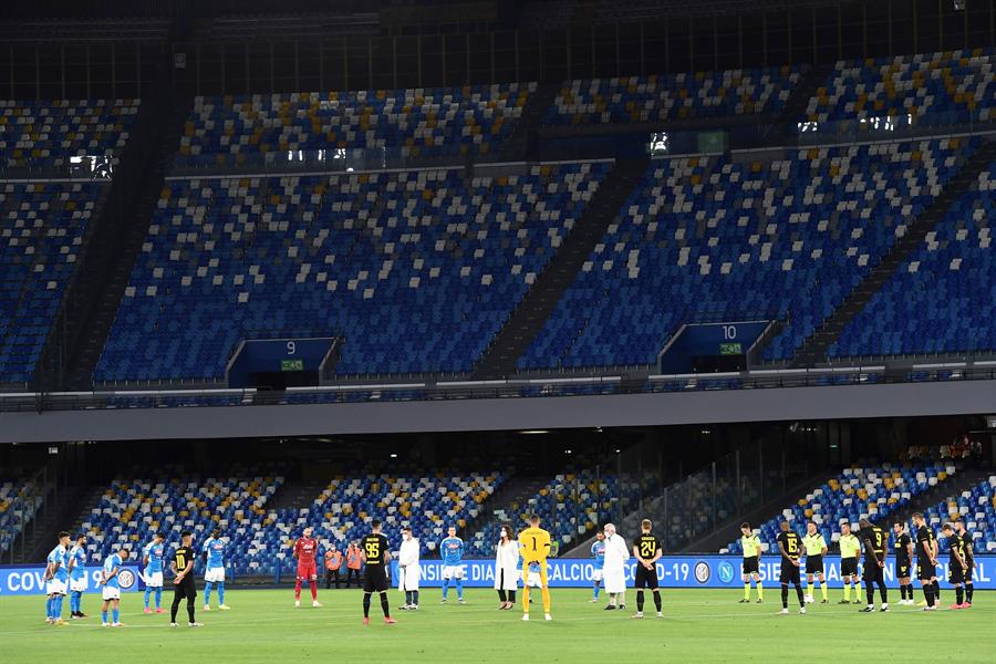 Alexis participó en igualdad de Inter ante Napoli que significó su eliminación de la Copa Italia