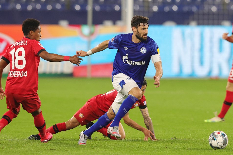 Charles Aránguiz estuvo presente en batallado empate de Bayer Leverkusen frente a Schalke 04