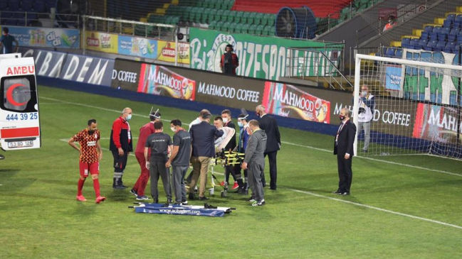 Debió ser retirado en ambulancia: El momento de la dura lesión de Fernando Muslera en Turquía