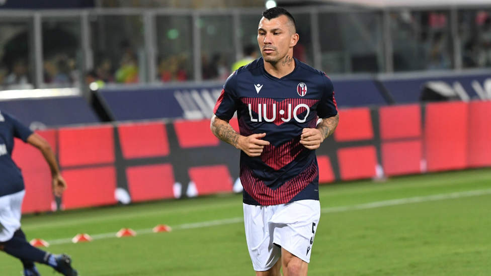 Gary Medel y sus compañeros renunciaron a un mes de sueldo en Bologna