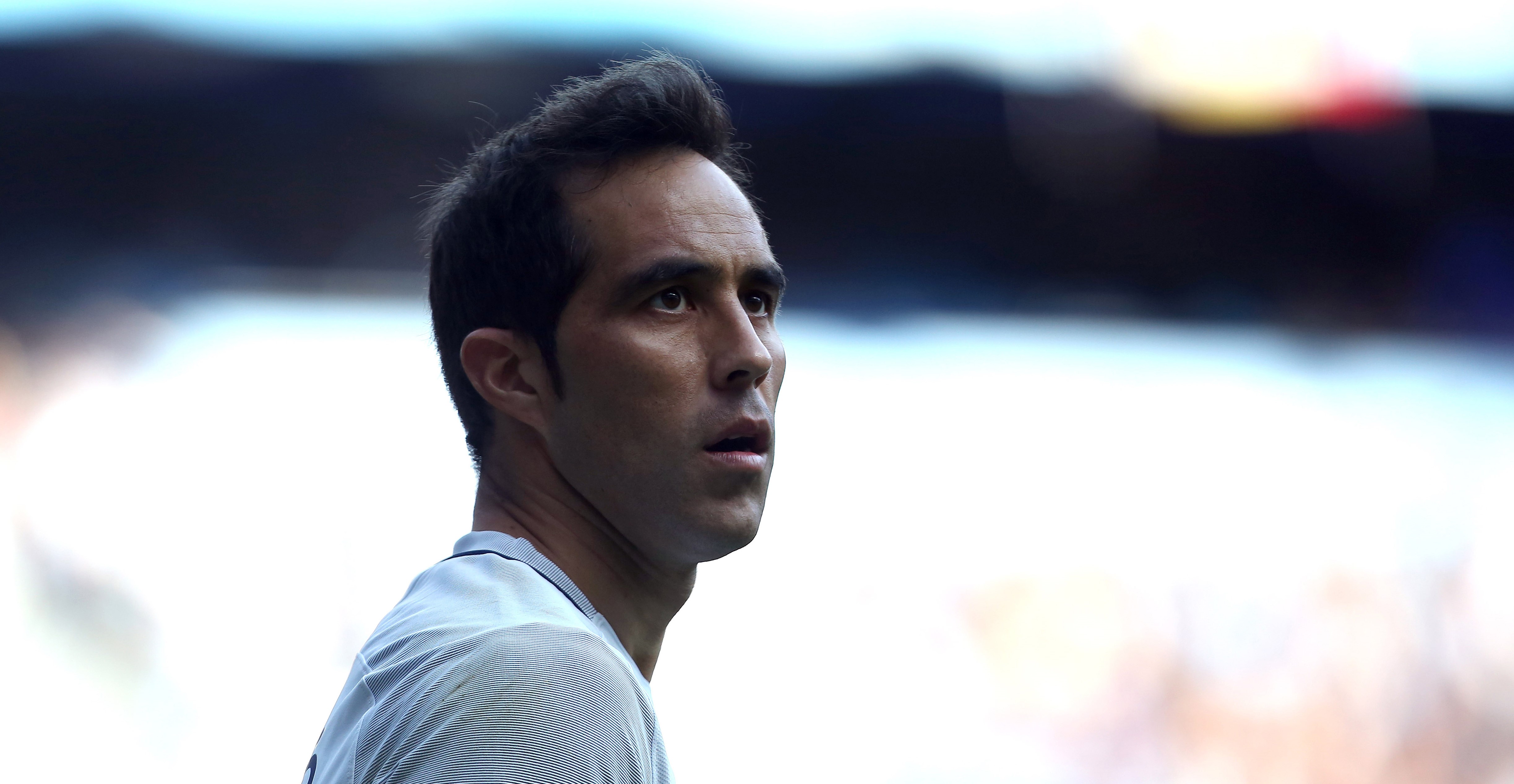 En Inglaterra explicaron ausencia de Claudio Bravo en triunfo de Manchester City ante Arsenal