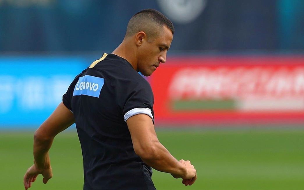 El particular atributo de Alexis Sánchez que no pasó desapercibido para la prensa inglesa