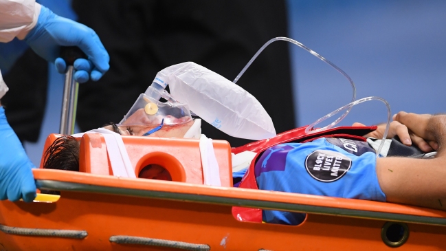 Defensor de Manchester City dejó el hospital tras grave choque con Ederson