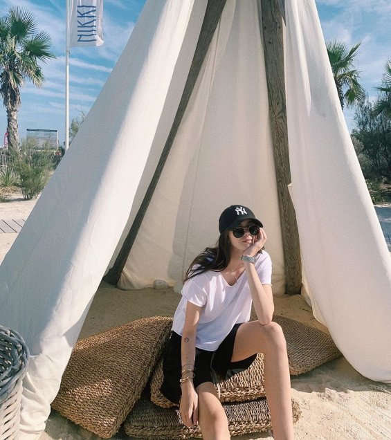 Ex modelo Playboy que compró club rumano instaló a su hija de 21 años en la directiva